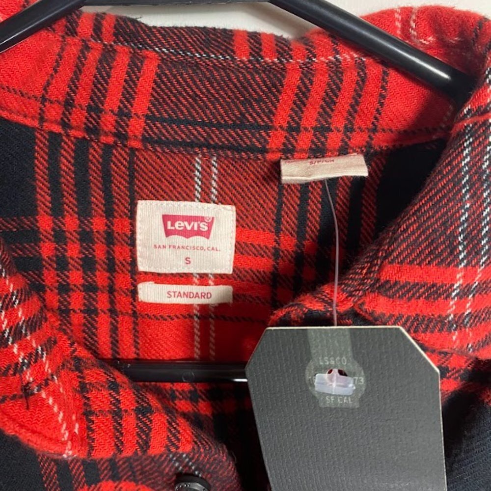 Levi's Standard Fit Red Flannel - Picture 3 of 4